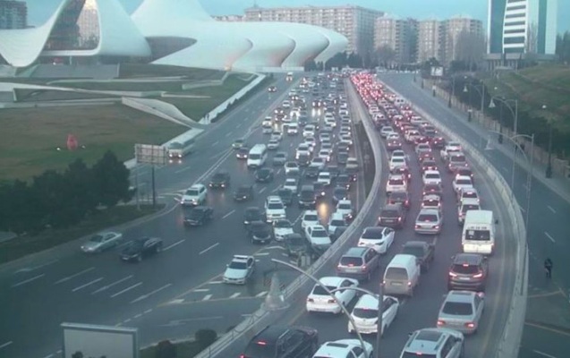 bakinin-esas-kuce-ve-prospektlerinde-tixac-var